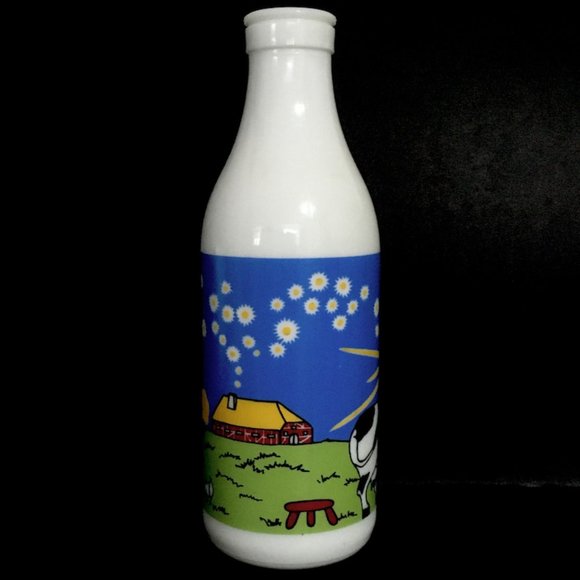 Vintage 1960s Carlton Glass Farmhouse Cow with a Bonnet Milk Glass Bottle 10.5" - Picture 3 of 9